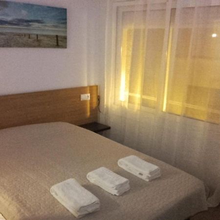 Habitacion Economica Con Bano Privado En Pleno Centro De Figueres Figueres  Exterior foto