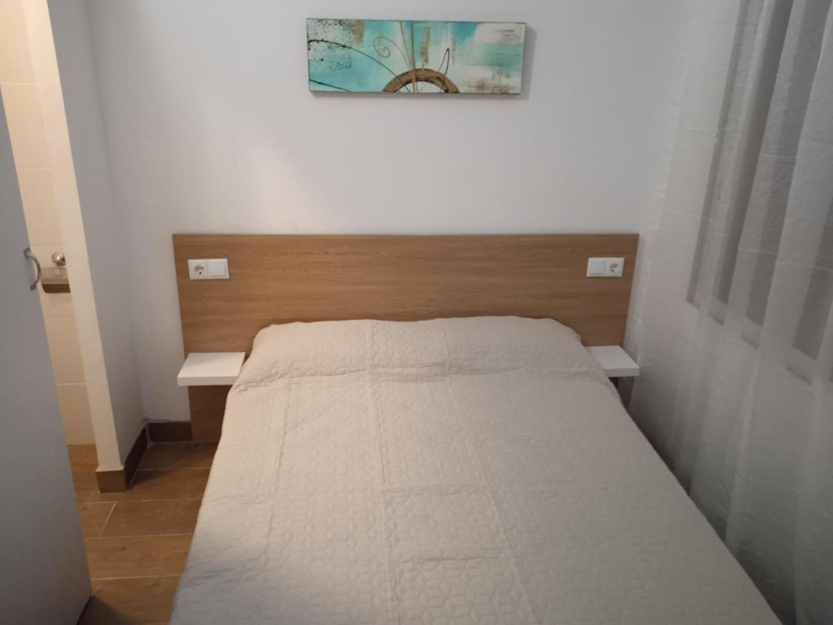 Habitacion Economica Con Bano Privado En Pleno Centro De Figueres Figueres  Exterior foto