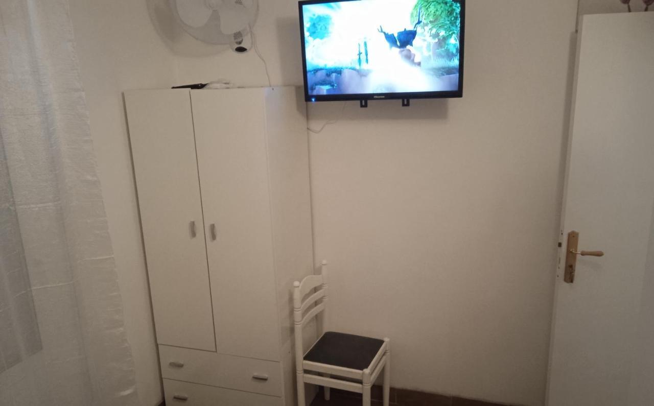 Habitacion Economica Con Bano Privado En Pleno Centro De Figueres Figueres  Exterior foto