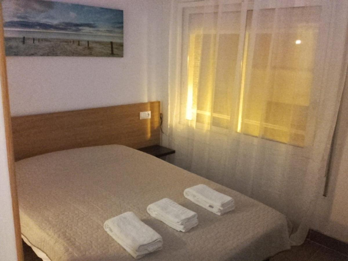 Habitacion Economica Con Bano Privado En Pleno Centro De Figueres Figueres  Exterior foto